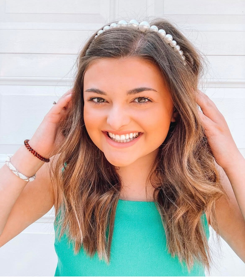 Sara Lewis image
